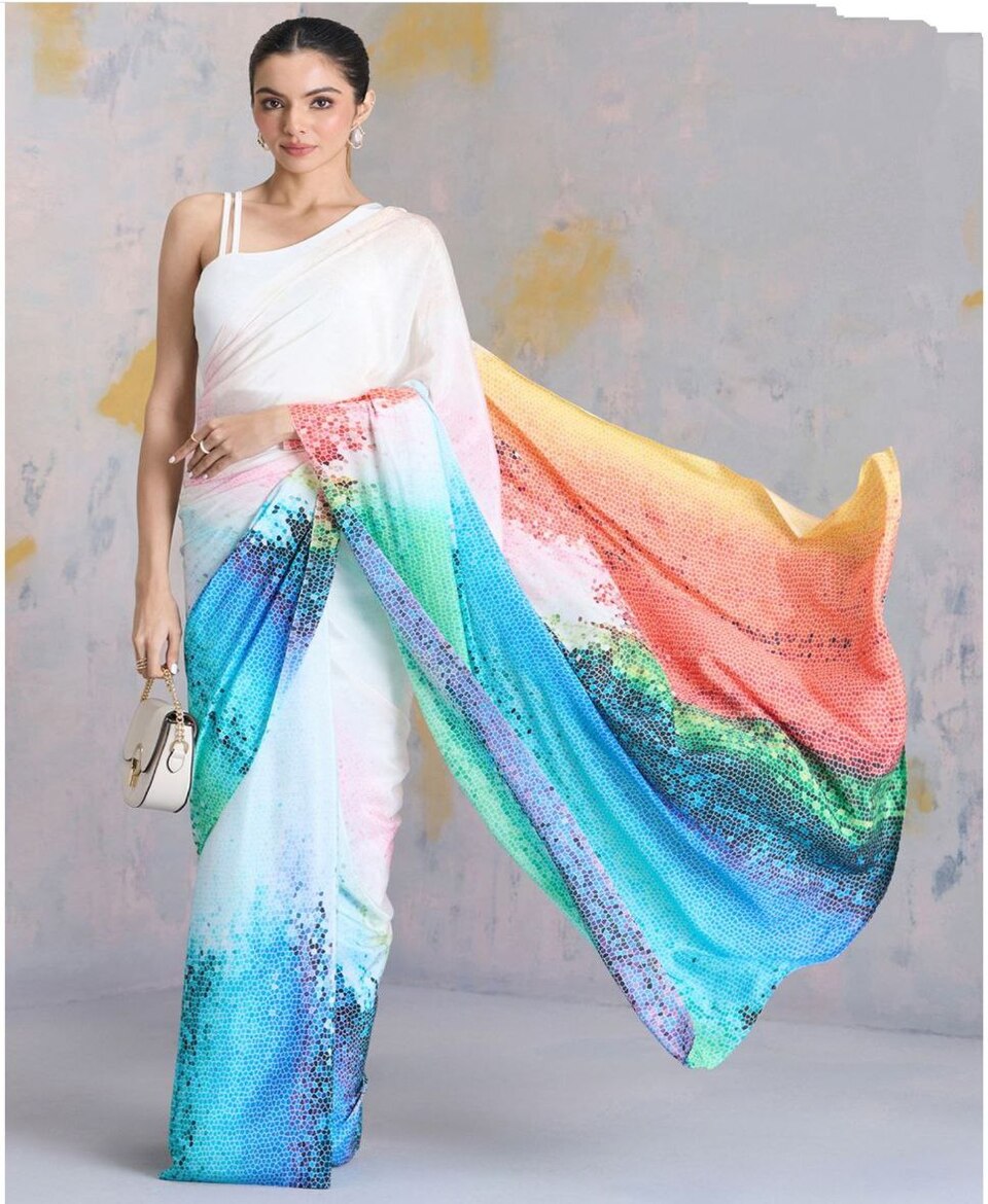 Digital Print Saree Stylish Look