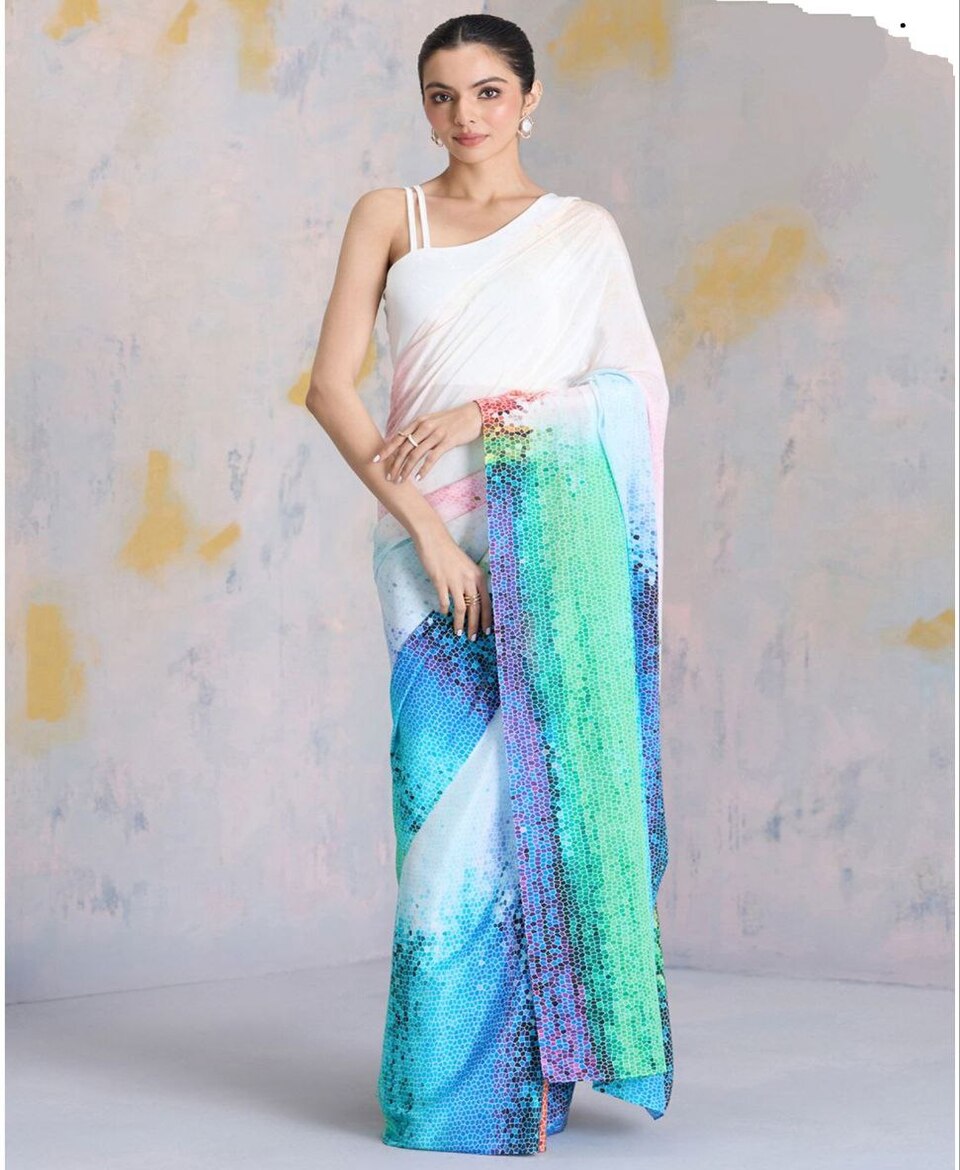 Digital Print Saree Stylish Look